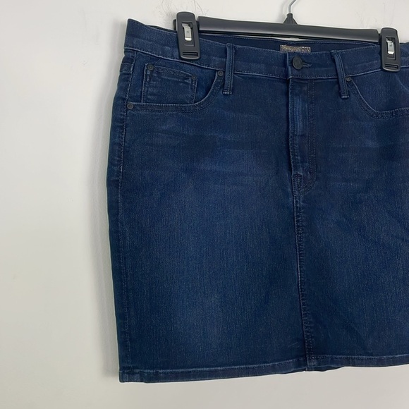 Mother High Waist Denim Mini Skirt in Twilight Whispers. Size 30. - Picture 2 of 12